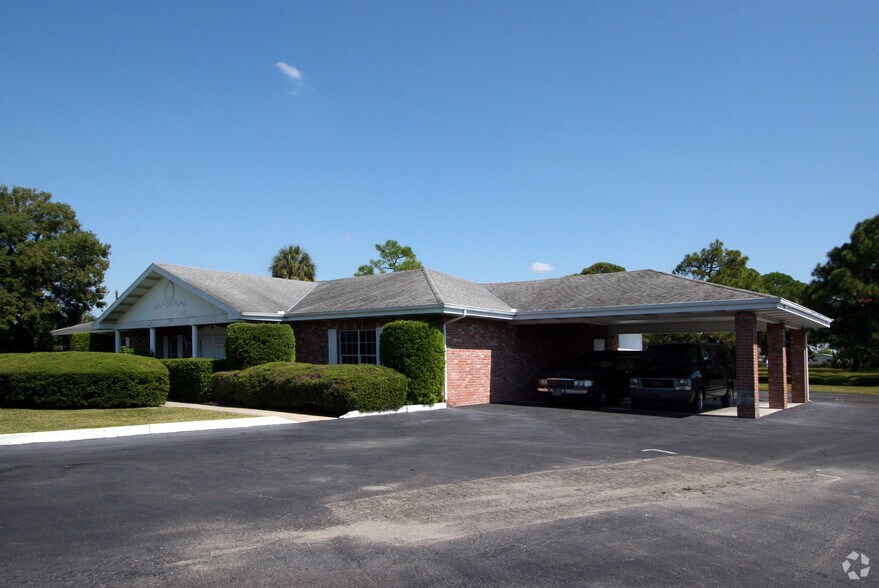 More Photos Of 5827 14th St, Bradenton Funeral Home For Sale