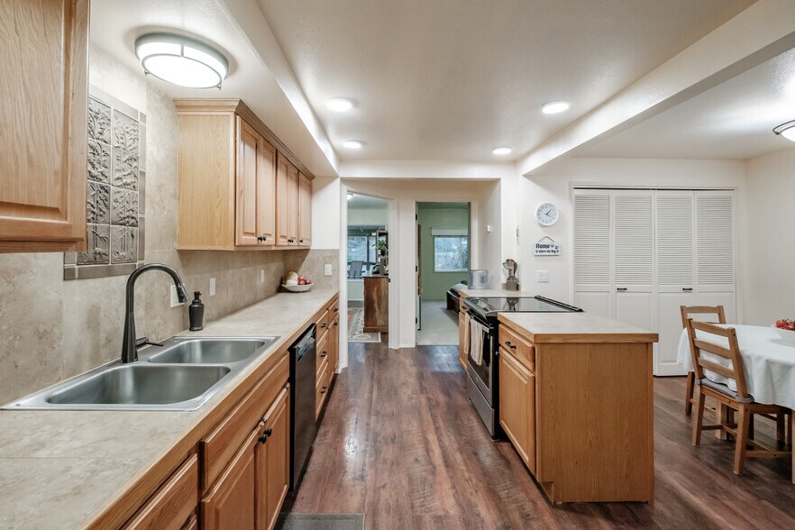 More Photos Of 909 Curry Rd, Roseburg Specialty For Sale