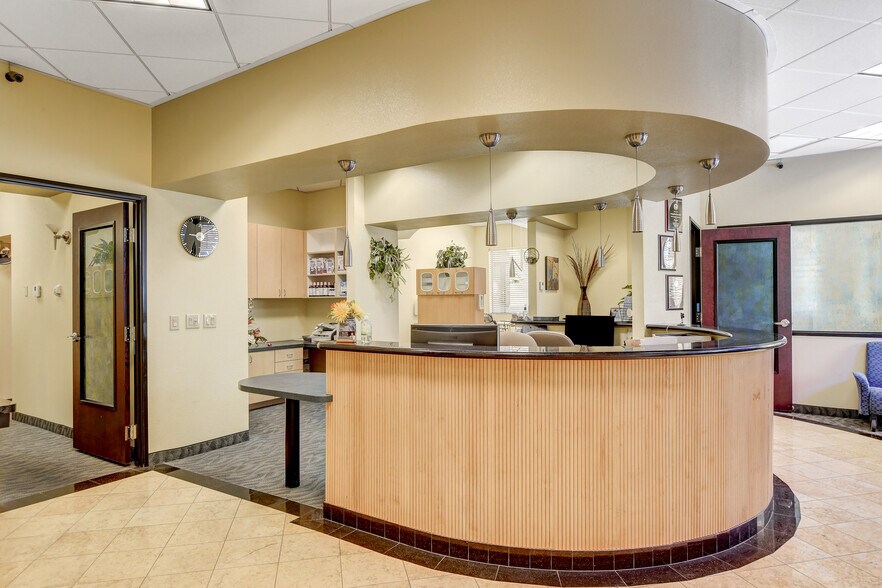 More Photos Of 8867 W Flamingo Rd, Las Vegas Office For Sale
