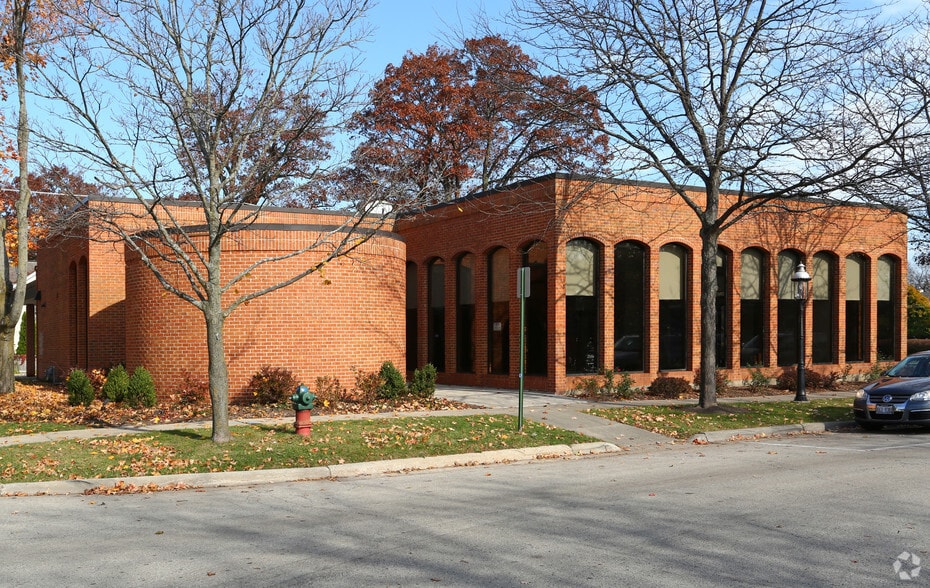 More Photos Of 120 E Scranton Rd, Lake Bluff Bank For Lease