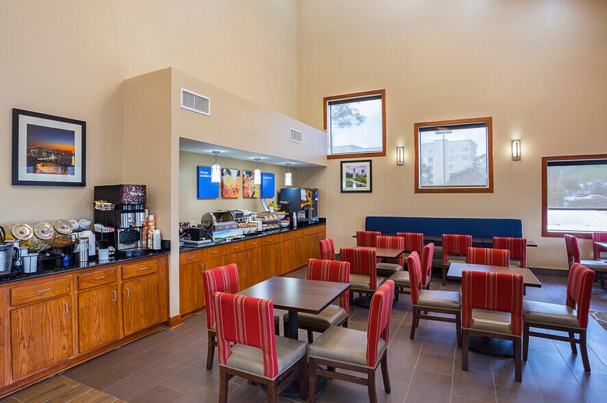 More Photos Of 4924 Constitution Ave, Baton Rouge Hotel For Sale