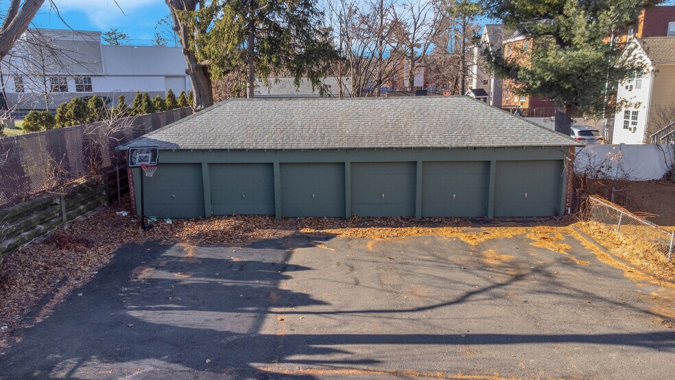 More Photos Of 45 School St, Hartford Apartments For Sale