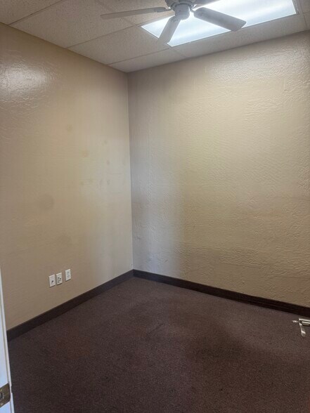 More Photos Of 116 N Lindsay Rd, Mesa Unknown For Lease