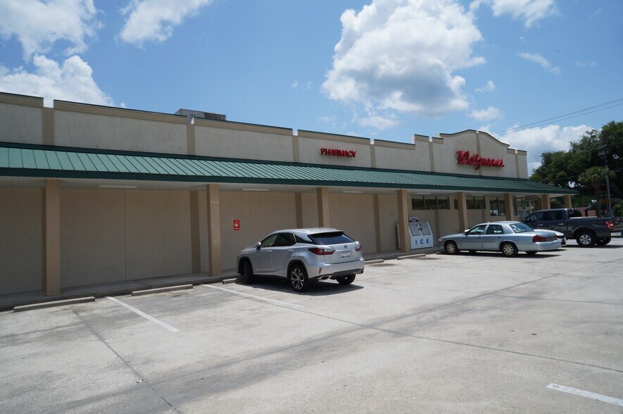 More Photos Of 8225 E Main St, Ridgeland Storefront For Lease