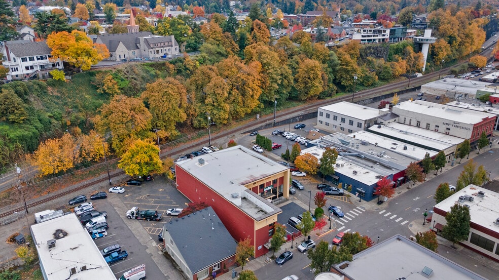 More Photos Of 900 Main St, Oregon City Storefront Retail Office For Lease