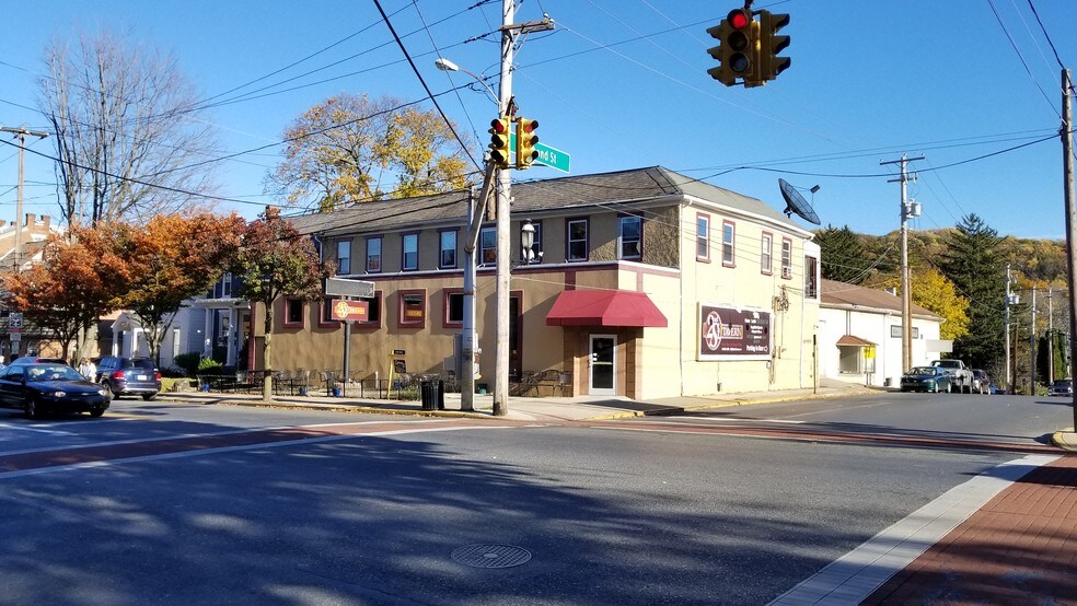 More Photos Of 194-198 Main St, Emmaus Restaurant For Lease