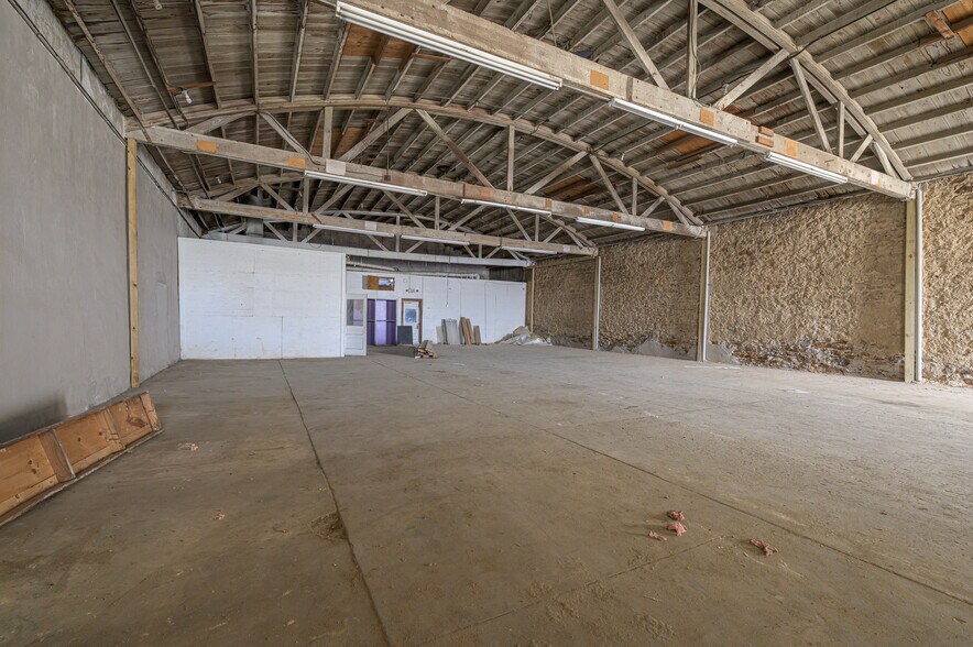 More Photos Of 116 W Woodard St, Denison Flex For Sale