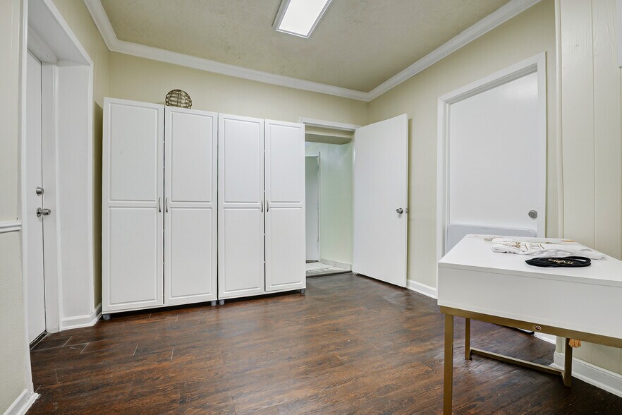 More Photos Of 2601 Prospect St, Houston Medical For Sale