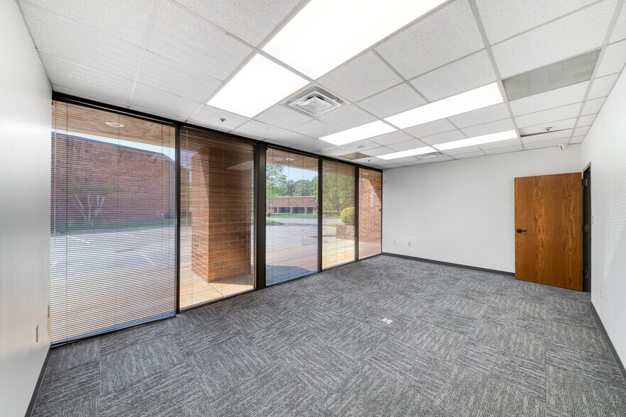 More Photos Of 3285 Saturn Ct, Peachtree Corners Warehouse For Lease