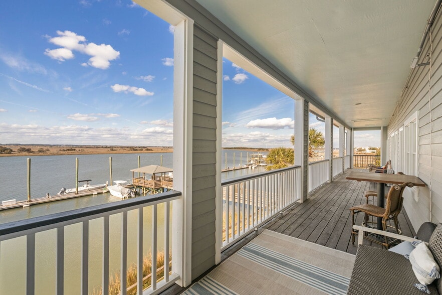 More Photos Of 103 Palm Blvd, Isle Of Palms Office For Sale