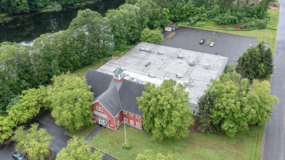 More Photos Of 16-18 Trowbridge Dr, Bethel Light Manufacturing For Sale