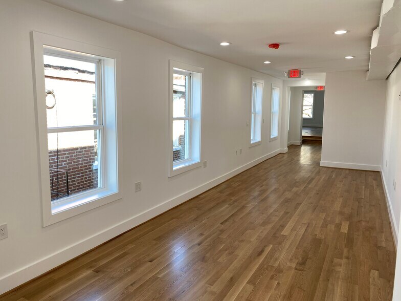 More Photos Of 515 11th St SE, Washington Storefront Retail Office For Sale