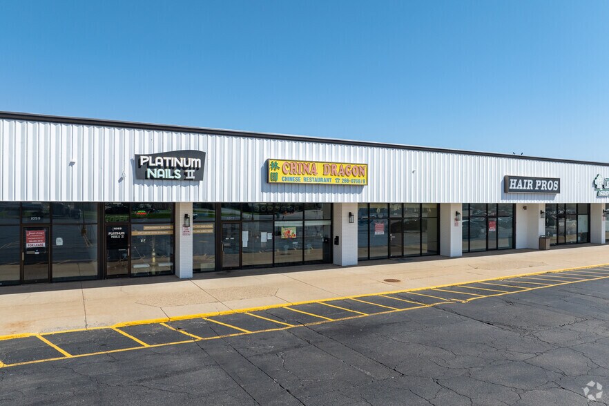 More Photos Of 1015-1067 W Jackson St, Morton General Retail For Sale