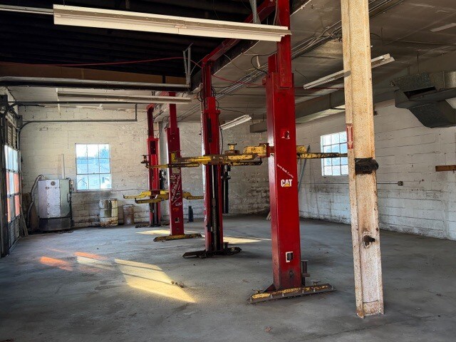 More Photos Of 793 Main Rd, Tiverton Freestanding For Lease
