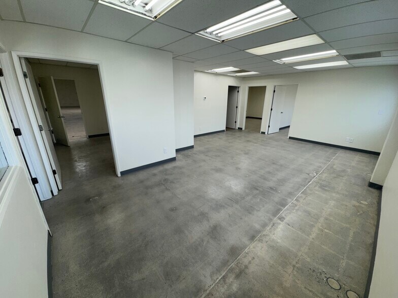 More Photos Of 440 E Walnut Ave, Fullerton Warehouse For Lease
