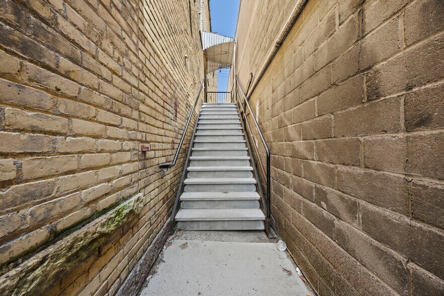 More Photos Of 1533 University Ave W, Saint Paul General Retail For Sale