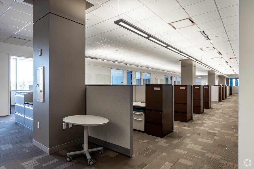 More Photos Of 2600 W Big Beaver Rd, Troy Office For Lease