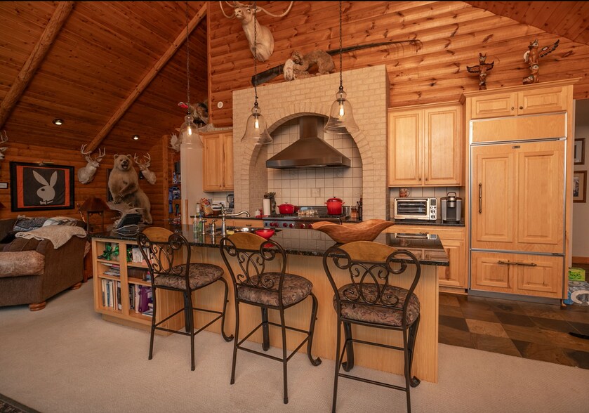 More Photos Of 1127 N Lakeshore Dr, Lake City Hotel For Sale