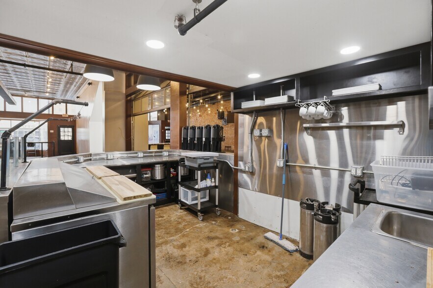 More Photos Of 122 E Randolph Ave, Enid Storefront Retail Residential For Sale