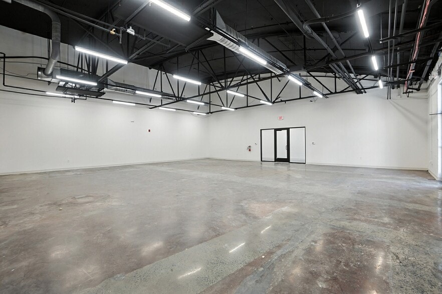 More Photos Of 933 Louise Ave, Charlotte Storefront For Lease