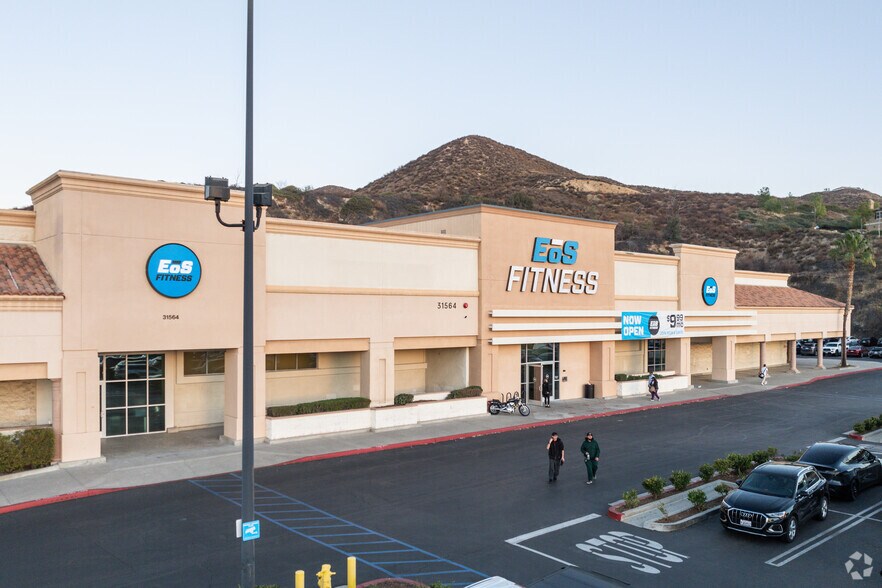 Primary Photo Of 31700 Grape St, Lake Elsinore Department Store For Lease