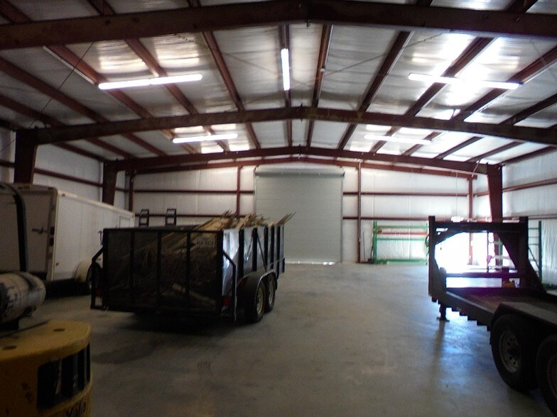 More Photos Of 11126 Timber Crest Dr, Houston Warehouse For Lease