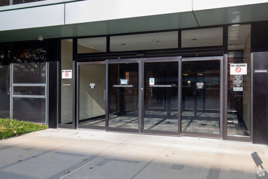 More Photos Of 100 Garden City Plz, Garden City Office For Lease