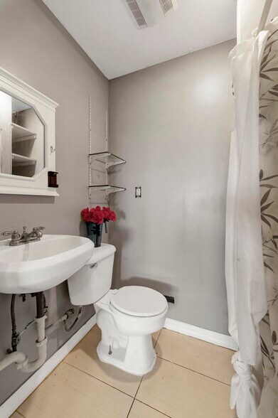 More Photos Of 7969 Richardson Rd, West Bloomfield Office Residential For Sale