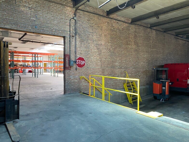 More Photos Of 15 N 9th Ave, Maywood Warehouse For Lease