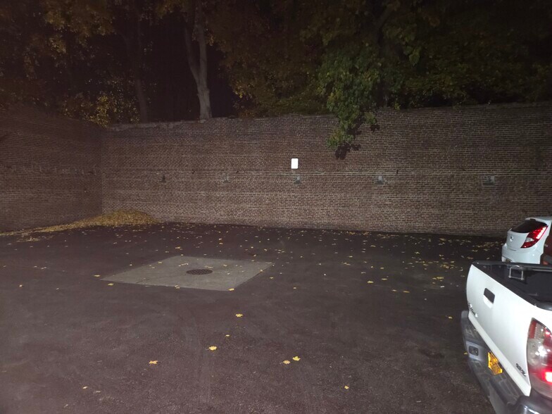 More Photos Of 39 St James St, Kingston Storefront Retail Office For Sale