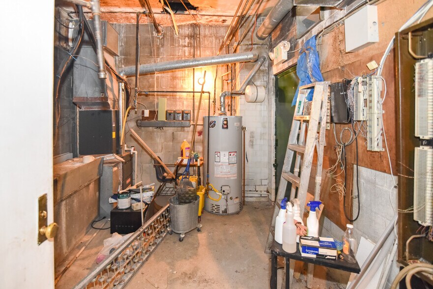 More Photos Of 5900 York Rd, Baltimore Storefront Retail Office For Sale