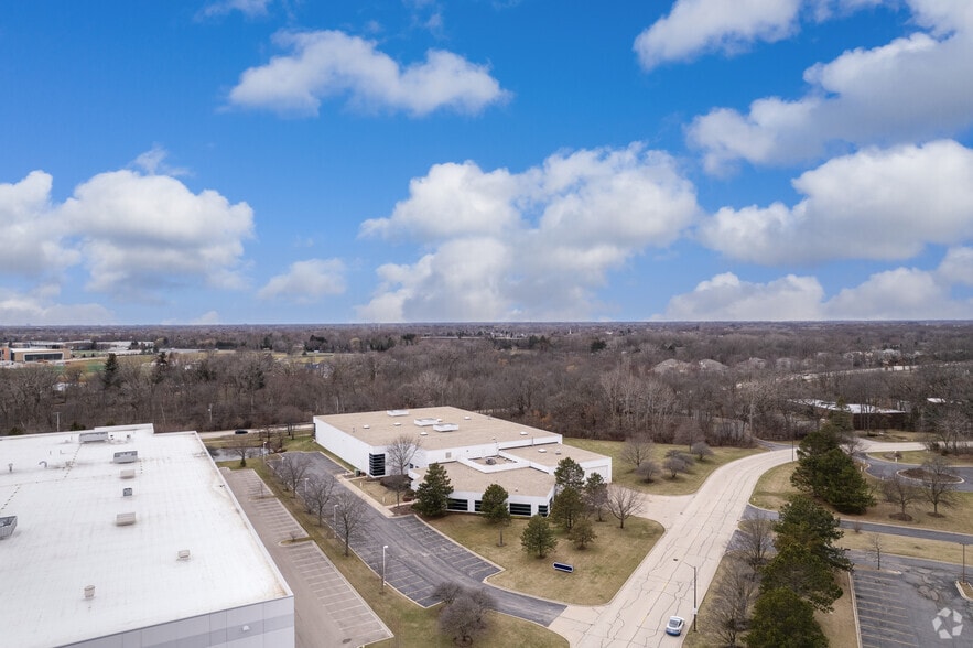 More Photos Of 950-990 Corporate Woods Pky, Vernon Hills Unknown For Lease