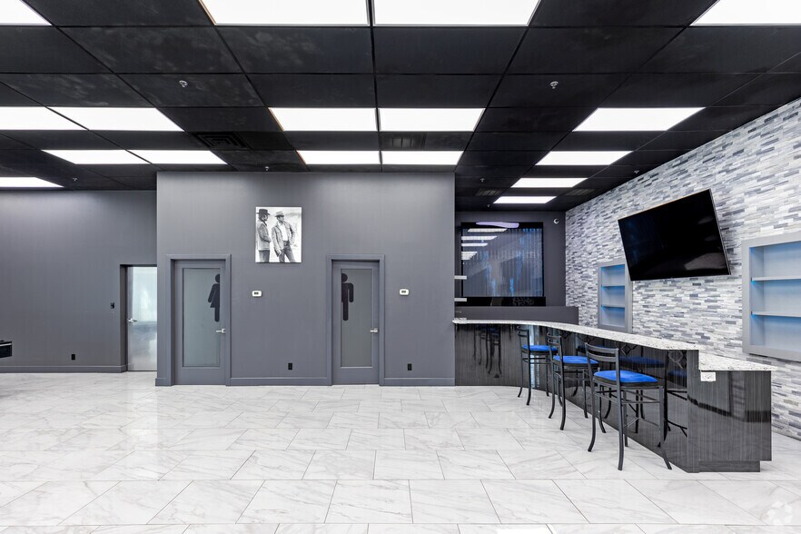 More Photos Of 1303 Dragon St, Dallas Storefront Retail Residential For Sale