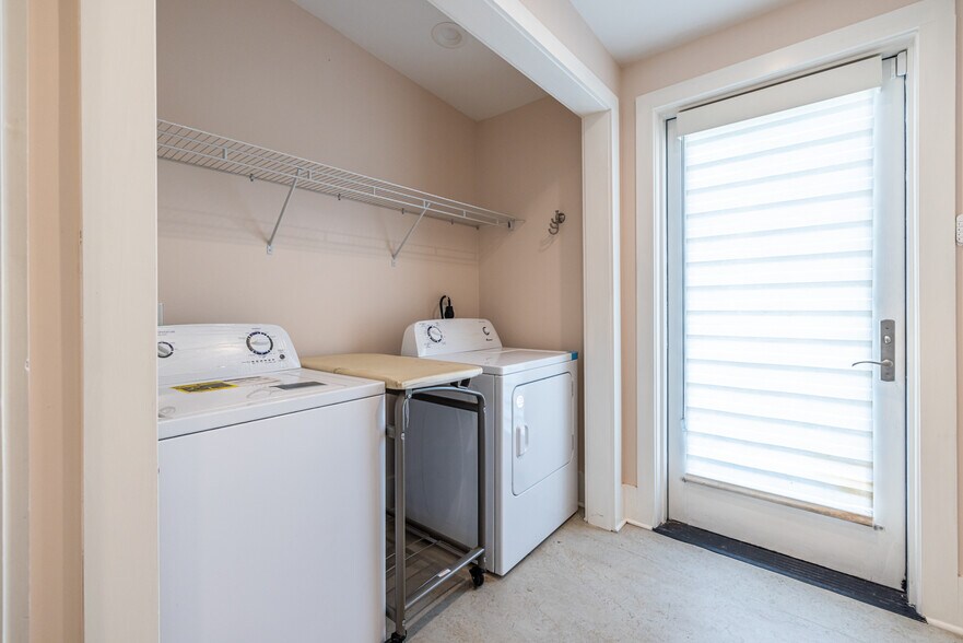 More Photos Of 1651 Pryor Rd SW, Atlanta Loft Creative Space For Sale