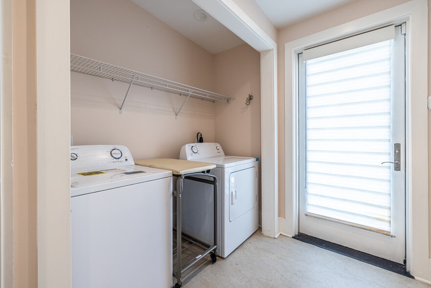 More Photos Of 1651 Pryor Rd SW, Atlanta Loft Creative Space For Sale