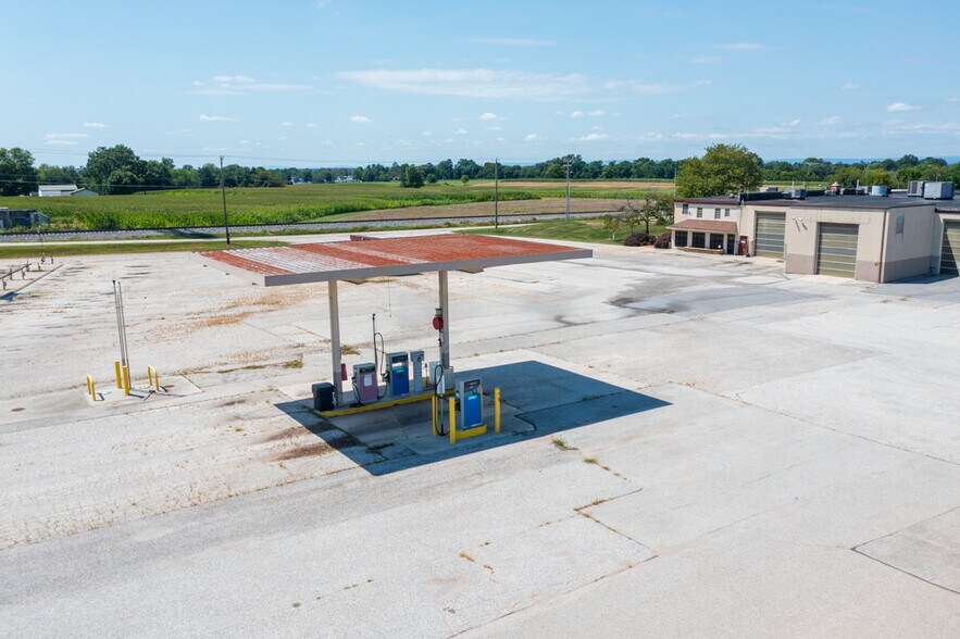 More Photos Of 125 Frock Dr, New Oxford Unknown For Lease