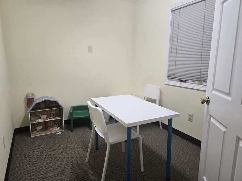 More Photos Of 518 Clifton Ave, Clifton Office For Lease