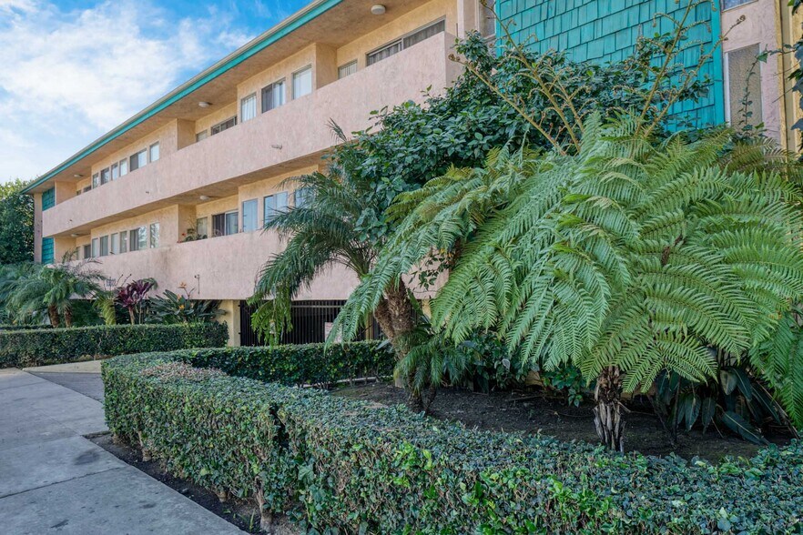 More Photos Of 15022 Vanowen St, Van Nuys Apartments For Sale