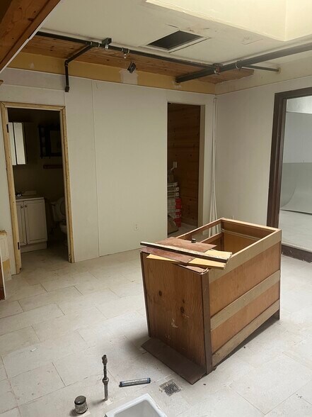 More Photos Of 3051 Adeline St, Berkeley Freestanding For Lease