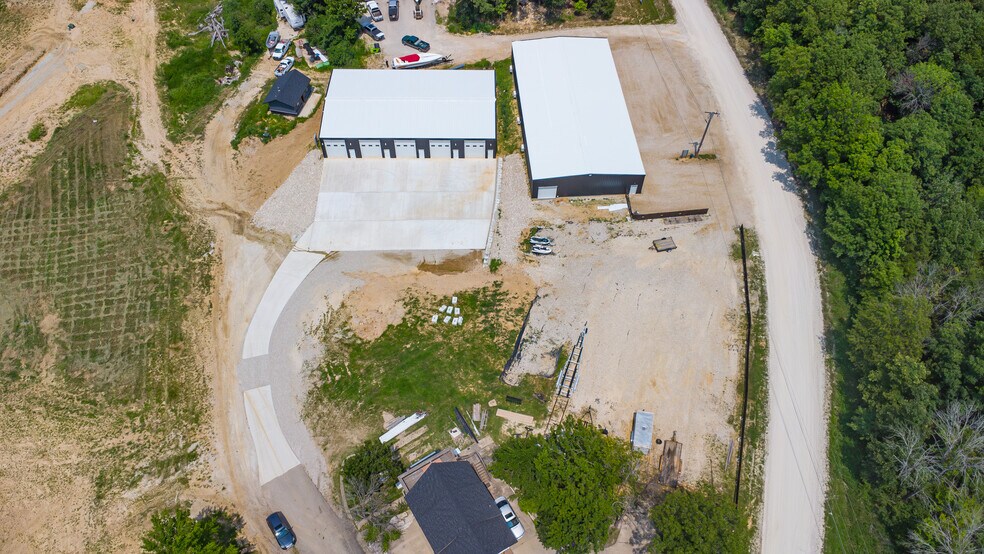 More Photos Of 100 Man Cave, Sunrise Beach Self Storage For Sale