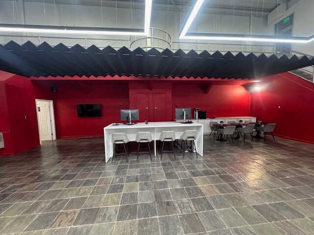 More Photos Of 5712 Southwest Fwy, Houston Auto Dealership For Lease