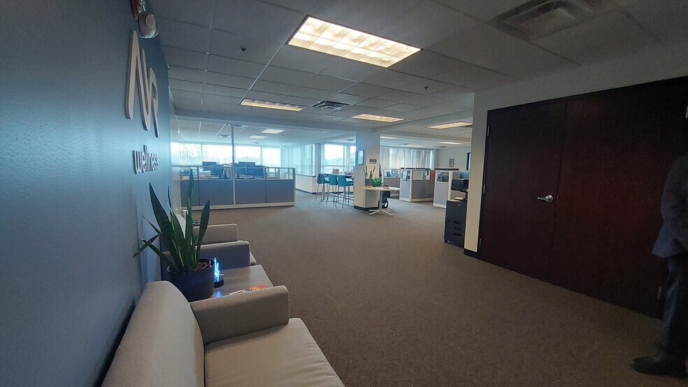 More Photos Of 300 Trade Center, Woburn Office For Lease
