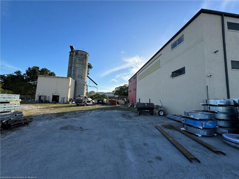 More Photos Of 110-112 W Interlake Blvd, Lake Placid Warehouse For Sale