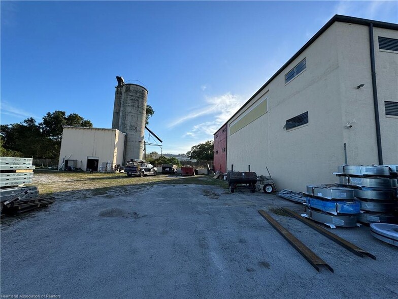 More Photos Of 110 W Interlake Blvd, Lake Placid Warehouse For Lease