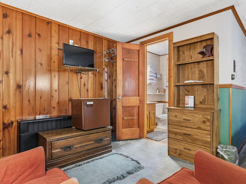 More Photos Of 1024 S I 75 Business Loop, Grayling Hotel For Sale