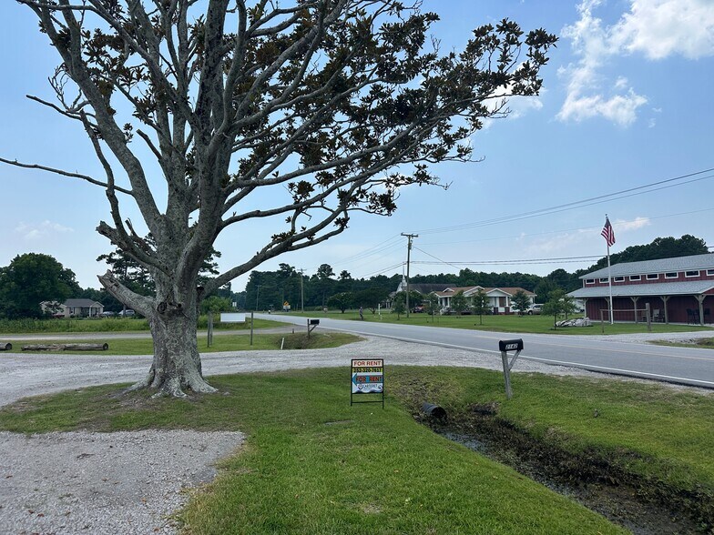 More Photos Of 2142 Live Oak St, Beaufort Office For Lease
