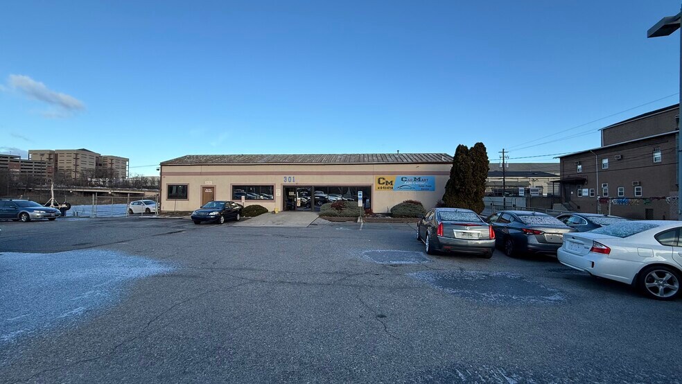 More Photos Of 124 3rd St, Allentown Auto Dealership For Lease