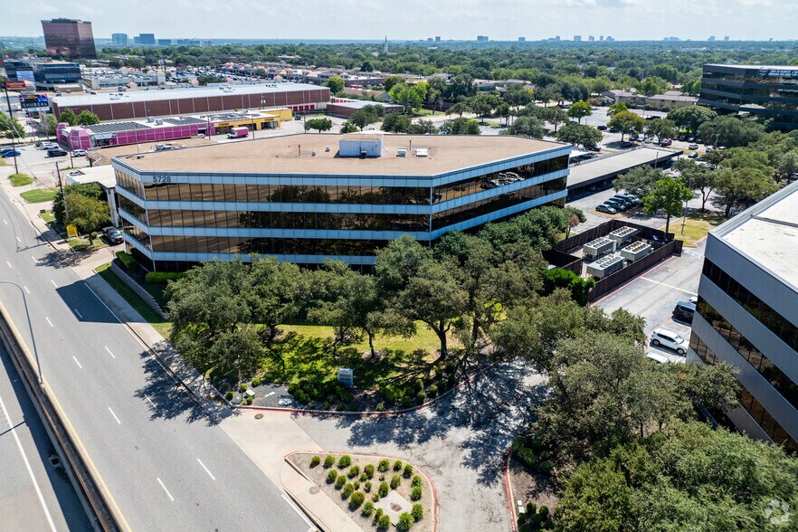 More Photos Of 5728 Lyndon B Johnson Fwy, Dallas Office For Lease