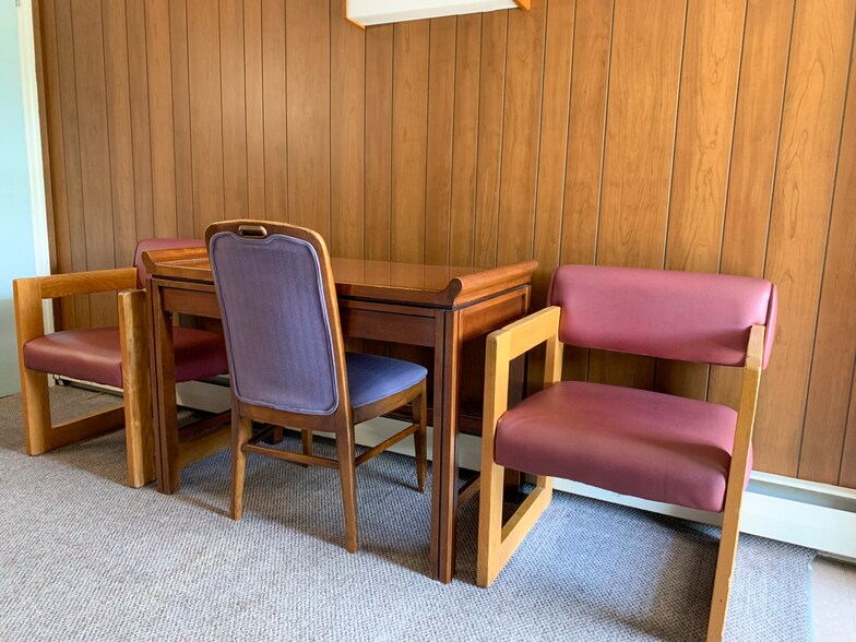 More Photos Of 4100 Albany Post Rd, Hyde Park Hotel For Sale