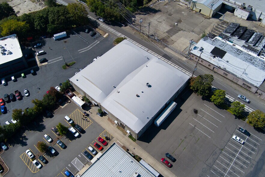 More Photos Of 1100 Front St NE, Salem Distribution For Sale